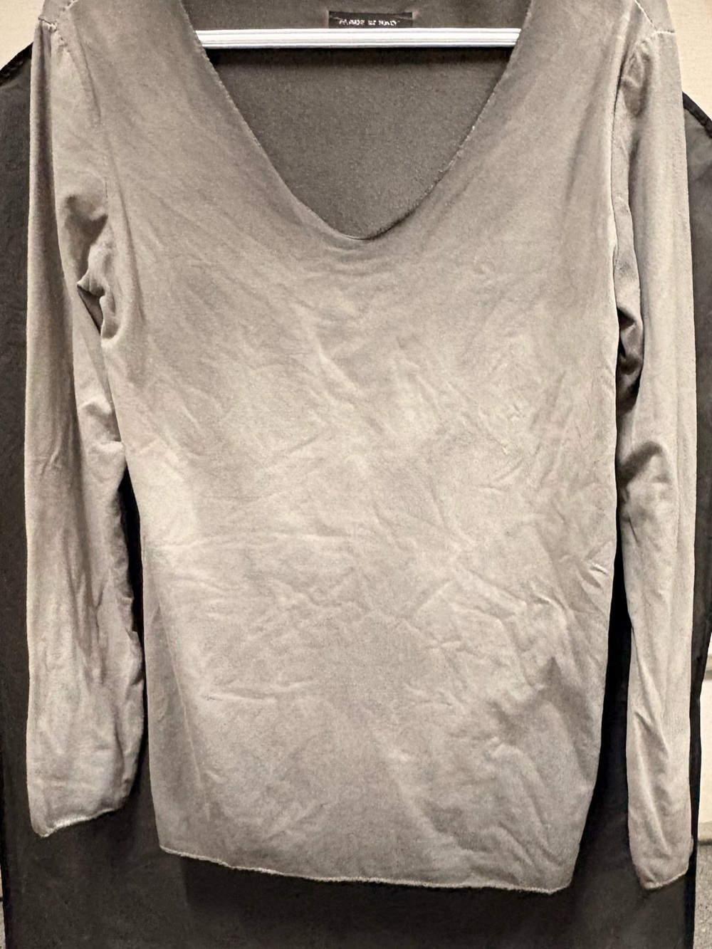 Women's v Neck Long-Sleeve Top in Gray
